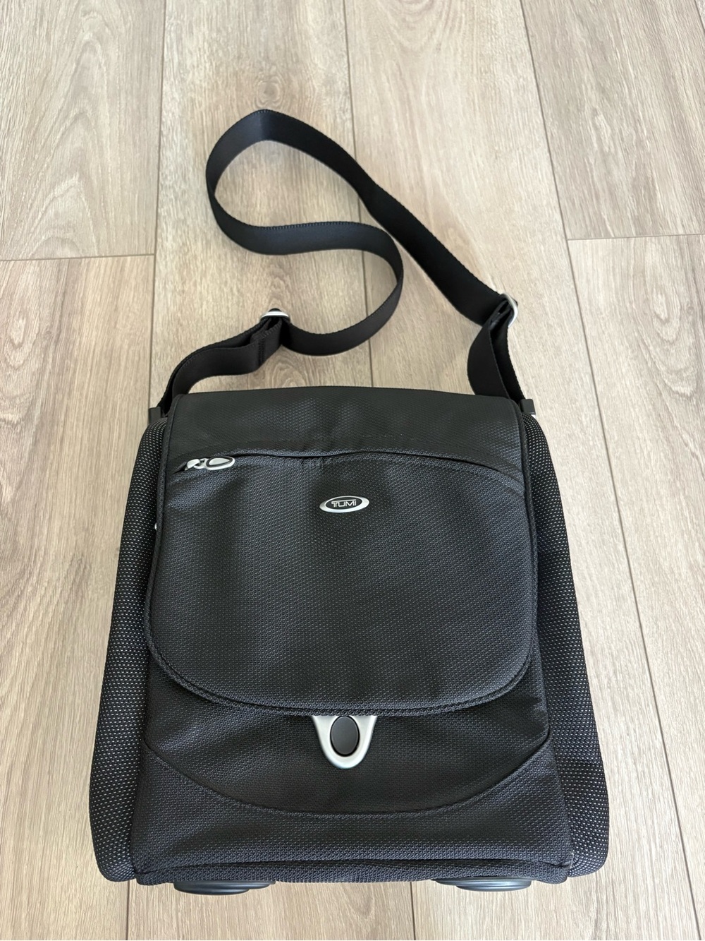 NWOT Tumi T3 Apex Travel Tote Shoulder Bag Adjustable Black
